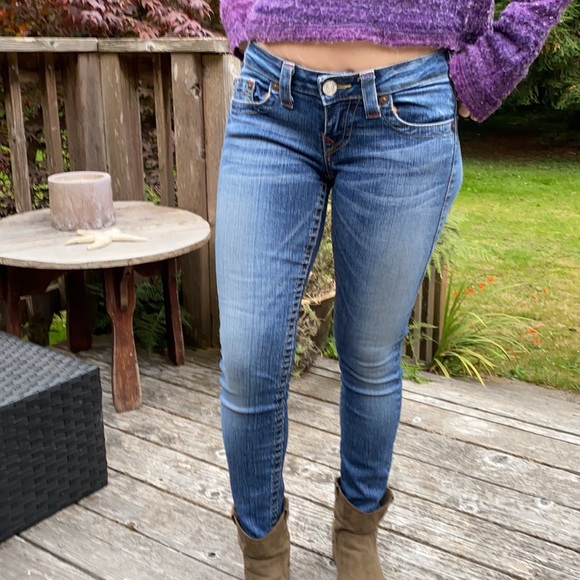 True Religion Brand Jeans size 26 faded denim fray bottom - Picture 1 of 7